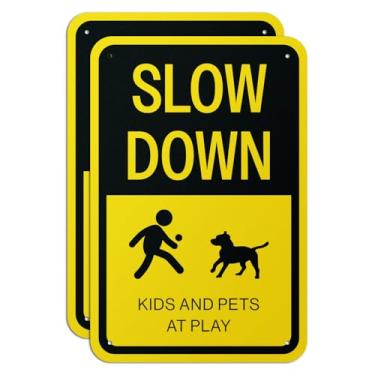 Imagem de Placa de alumínio Slow Down de 25,4 x 38,1 cm, por favor, dirija mais devagar, crianças e animais de estimação na brincadeira para velocistas, bairros ou pais preocupados - pacote com 2