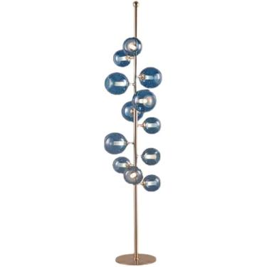 Imagem de Luminária de chão criativa com 12 globos de vidro, em tons âmbar e azul, estilo vertical, para decoração de interiores. Luminária alta em metal polido, ideal para sala de estar e quarto.