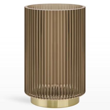 Imagem de Torre & Tagus Vaso de vidro marrom de 18 cm para flores e furacão canelado para velas de pilar com acabamento em metal dourado, vaso de vidro canelado marrom transparente para flores, decoração de