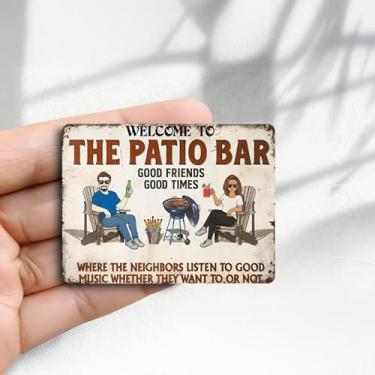 Imagem de Ímã de geladeira vintage placa de bar de pátio com design de grelhar pessoas - (5 x 8 cm) adesivo de geladeira redondo acrílico decoração retrô presente tamanho perfeito para geladeira, armário ou