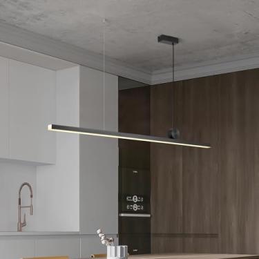 Imagem de Luminária pendente LED linear para ilha de cozinha, sala de jantar, com intensidade regulável e controle remoto, ideal para mesa de jantar, cozinha, escritório, bar e loja. Altura ajustável.