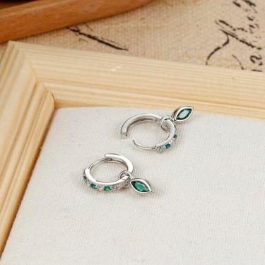 Imagem de Brincos Huggie com berloque para mulheres, brincos de argola banhados a prata, delicados, pequenos brincos de argola CZ, standard, Aço inoxidável, Sem pedra preciosa