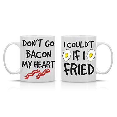 Imagem de AW Fashions Don't Go Bacon My Heart, Could't If I Fried - Caneca engraçada para casal - (2) Caneca de café de 325 ml - Conjunto de caneca engraçada para presente - Canecas para marido e esposa, presentes para ele e ela