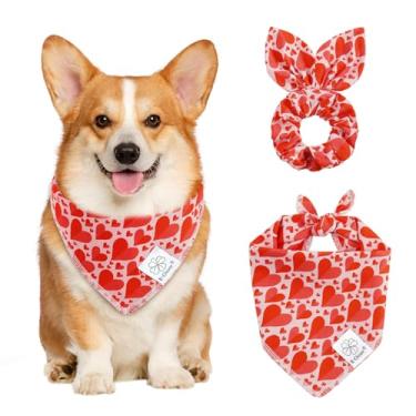 Imagem de E-Clover Conjunto de bandanas e scrunchie combinando com coração de dia dos namorados, babadores, bandana para animais de estimação com gravata borboleta para cães pequenos, dona de cachorro, mãe