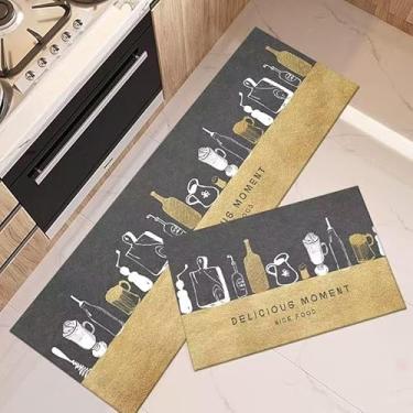 Imagem de Kit 2 Tapetes de Cozinha Antiderrapantes e Absorventes – Passadeira 40x120cm + Tapete 40x60cm em Poliéster(grrafas com dourado,1)