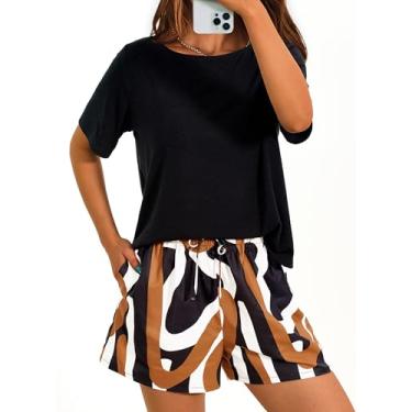 Imagem de PRETTYGARDEN Conjunto de 2 peças de roupas femininas de verão camisetas de manga curta blusas blusas bolsos shorts estampados agasalho, Floral preto multicolorido, Small
