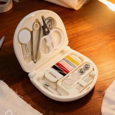 Imagem de Mini caixa de costura portátil para viagens, kit básico de costura de emergência com agulhas, fios, botões, tesoura, kit de caixa de costura para adultos (branco)