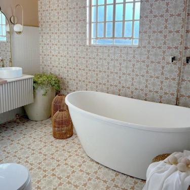 Imagem de Banheira De Imersão Mondialle Modelo Bologna 160cm X 83cm X 63cm Em Acrilico Branco