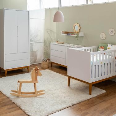 Imagem de Kit Quarto Theo com Pés Square Mel - Berço + Cômoda 3 Gavetas e 1 Porta + Guarda-Roupa 2 Portas - Branco