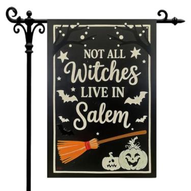 Imagem de Bandeira de jardim de Halloween Not All Witches Live In Salem para fora, bandeira de jardim de vassoura de Halloween, bandeiras duráveis de quintal assustador de dupla face, bandeiras externas