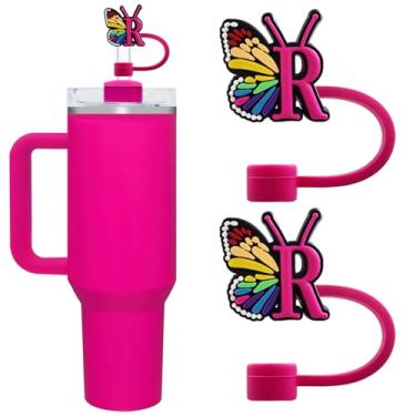 Imagem de Lindas capas de canudo com letra inicial para copos Stanley 20/30/1,134.0 g - tampas à prova de poeira de 10 mm/0,4 pol. - Protetor reutilizável para canudos de 9 a 10 mm, 2 peças