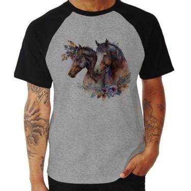 Imagem de Camiseta Raglan Casal De Cavalos E Flores - Foca Na Moda