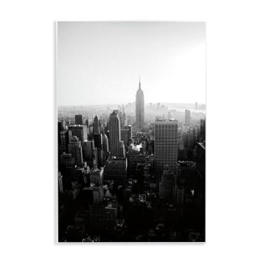 Imagem de Stupell Industries Edifício império em placa de parede monocromática design de arte por Aledanda, 19 x 13