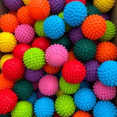 Imagem de Kit 12 Bolinhas Anti Stress Com Cravos Para Cachorro Pet Fisioterapia 