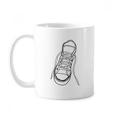 Imagem de Sapatos de lona brancos pintados caneca cerâmica xícara de café porcelana louça