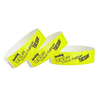 Imagem de Pulseiras Tyvek 500 Wristco Tuesday amarelo neon para eventos – 2,5 x 25,4 cm – Pulseiras de papel à prova d'água, recicláveis, confortáveis, resistentes a rasgos, pulseiras para shows, festivais,