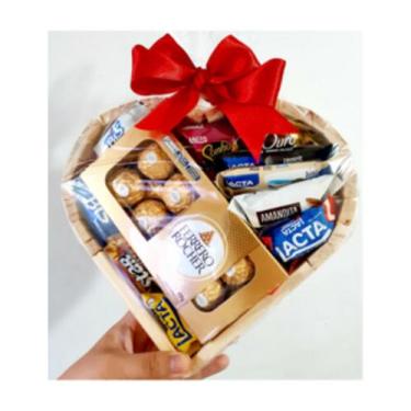Imagem de Coração de chocolate Ferrero Rocher e Bombons Lacta