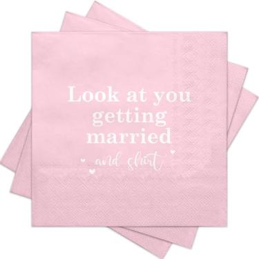 Imagem de RUSPEPA 50 peças de papel de guardanapo de casamento, rosa descartável de 3 camadas com texto "Look at You Getting Married" Guardanapos de papel de almoço coquetel jantar para casamento, 12 x 12 cm