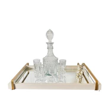 Imagem de Bandeja espelhada para cantinho do café bebidas bar luxo 50x30 com alça pintura laqueada(Off-White)