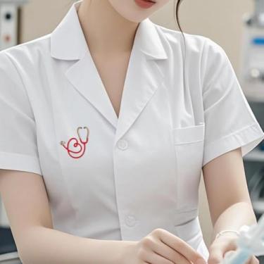 Imagem de 1 pç Broche vermelho amor feminino criativo personalizado série médica emblema desenho animado aparelho auditivo amor broche vermelho