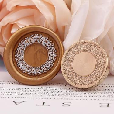 Imagem de Carimbo de lacre de cera com moldura de renda vintage de cobre destacável, carimbo de latão e cabo de madeira, cartão de convite de carta de cabeça, pacote de presente de casamento, férias