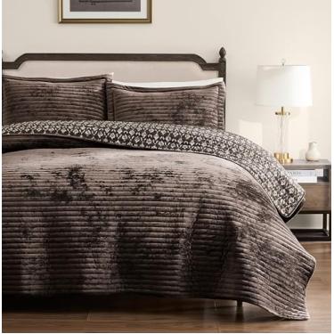 Imagem de WDCOZY Conjunto de colcha de veludo Queen Size – Colcha macia e leve listrada de chocolate, marrom escuro, canal neutro, casa de fazenda, cobertor, rústico, café, moderno, edredom fino, quente, 3