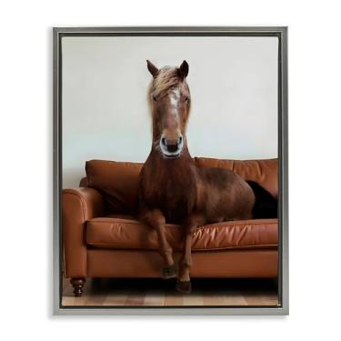 Imagem de Stupell Industries Design de arte de parede marrom cavalo no sofá cinza com moldura flutuante por Lettered and Lined, 17 x 21