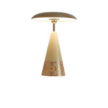 Imagem de Luminária de mesa de estilo medieval francês para quarto, luminária de mesa de luxo com carregamento por toque e acabamento em imitação de porcelana, luminária decorativa para iluminação de