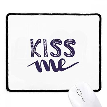 Imagem de Kiss Me Mouse pad com citação fofa e escrita à mão, preto, borda costurada, antiderrapante, jogo