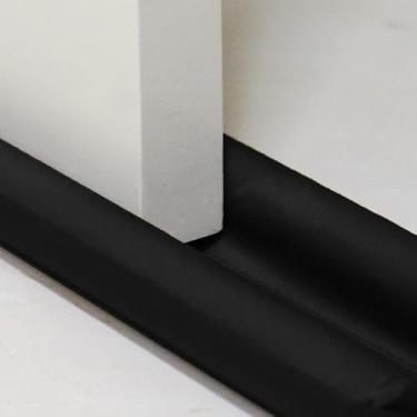 Imagem de Veda Porta Protetor Duplo, Preto, Nylon Impermeável, 80cm de Comprimento, Proteção Contra Vento e Poeira, Instalação Sem Ferramentas