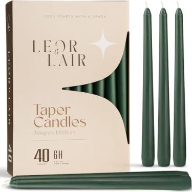 Imagem de Leor & Lair Velas cônicas verdes – Pacote com 40 velas cônicas – Castiçais verdes elegantes de 25,4 cm para Natal, casamentos, restaurantes, eventos de férias e decoração de casa