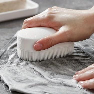 Imagem de Escova de limpeza macia, esfoliante de mão de plástico multifuncional com cerdas suaves, sem eletricidade para roupas, sapatos, banheiro e cozinha, branca