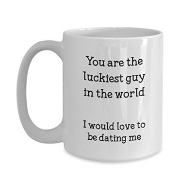 Imagem de Caneca You Are the Luckiest Guy in the World – Presentes divertidos de namorada para namorado – Ideia de de Natal