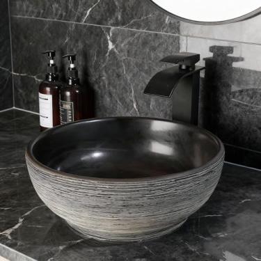 Imagem de Zoyueyu Pia de vaso redonda de 35 cm com torneira de cachoeira e ralo pop-up pias de banheiro de cerâmica acima do balcão pia de banheiro Balck