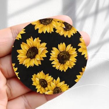 Imagem de Girassóis de ímã de geladeira vintage em design de fundo preto - Adesivo redondo de acrílico para geladeira de 5,8 cm, presente de decoração retrô, tamanho perfeito para geladeira, armário ou qualquer