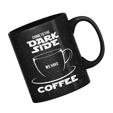 Imagem de Caneca de Cerâmica Oxford preta 360 ML "COME TO THE DARK SIDE, WE HAVE COFFEE". Caneca de Cerâmica exclusiva feita no forno a 780 graus, totalmente resistente a micro-ondas e lava-louças.