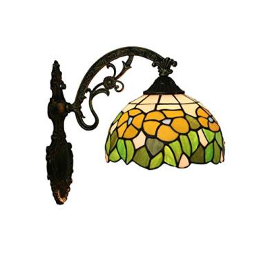Imagem de Arandelas de parede estilo Tiffany, com motivos florais amarelos, feitas à mão em vitral com cúpula de 20 cm, ideais para corredores, halls de entrada e varandas.
