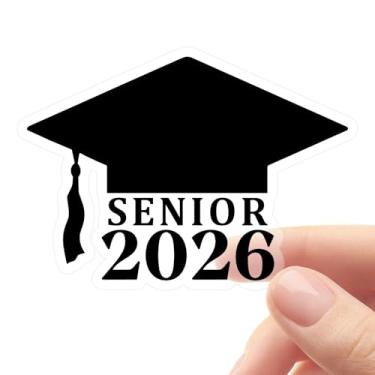 Imagem de Pacote com 50 adesivos de chapéu de formatura sênior 2026 – etiquetas de vinil preto para convites, envelopes, copos e lembrancinhas de festa – 4 x 3 cm