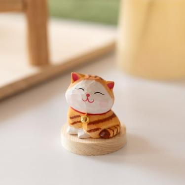 Imagem de Xiyuelily Mini estatuetas de gato laranja de madeira, artesanato, 2 peças, estatueta de gato laranja esculpida à mão com base, linda estátua malhada, decoração de casa, arte animal de madeira