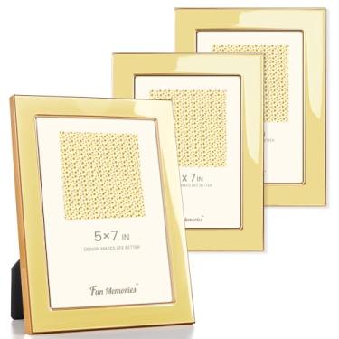 Imagem de Fun Memories Porta-retrato 12 x 17 cm – 3 peças de moldura de vidro esmaltado amarelo com borda de metal dourado e cavalete para exibição de porta-retratos em bancadas, mesas, estantes de livros