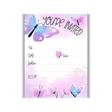 Imagem de 25 convites de borboleta com envelopes, preencha o estilo que você está convidado, elegantes borboletas roxas e rosa em um jardim mágico. Para aniversários, chás de bebê, chás de panela e festas de primavera ao ar livre. Cartolina grossa e não revestida para uso com qualquer caneta.