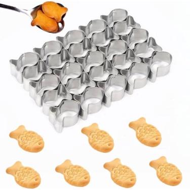 Imagem de 25 peças, cortador de biscoito de cavidade, mini formas de peixe dourado, moldes de aço inoxidável, molde de cozimento de biscoito com escova de limpeza para massa antiaderente, fudge de biscoito de