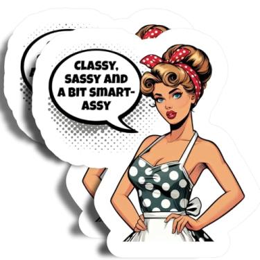 Imagem de Ímãs elegantes, atrevidos e um pouco inteligentes - 12,7 cm no lado mais longo - Mulher sexy em um avental - Pacote com 2 - Ímãs fortes grossos - Ímãs para geladeira, caixa de ferramentas, carros