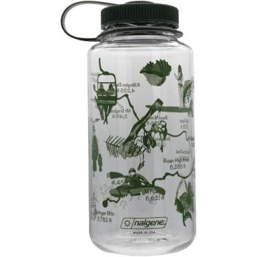 Imagem de Nalgene Garrafa de água Sustain Tritan livre de BPA feita com material derivado de 50% de resíduos de plástico, 946 ml, boca larga, design de garrafa geográfica, transparente da costa leste