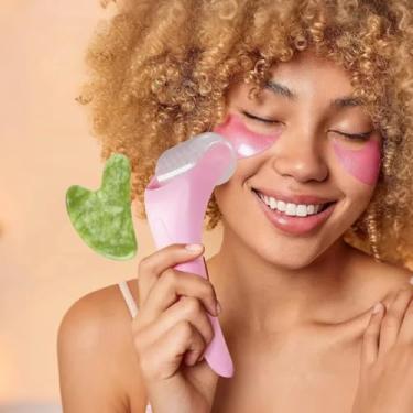 Imagem de Conjunto de rolo de gelo para rosto e Gua Sha, efeito refrescante e firmador, ferramenta de escultura para ferramentas de cuidados com a pele da mandíbula, presente de autocuidado para mulheres (rosa)