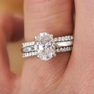 Imagem de Um conjunto de anéis com zircônia oval incrustada por quatro garras para mulheres requintados anéis de luxo leves joias femininas joias finas vida diária namoro decoração para festa de formatura