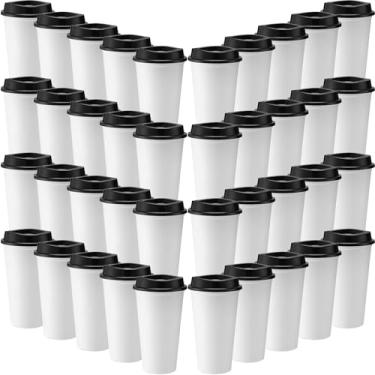 Imagem de Honeydak Pacote com 45 xícaras de café reutilizáveis de 473 ml com tampas xícaras de chá portáteis reutilizáveis canecas de café quente copos de plástico a granel canecas de bebidas de viagem para