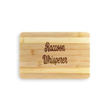 Imagem de Tábua de cortar guaxinim Whisperer, presente de guaxinim, presente para guaxinim, tábua de corte de bambu, ideia de presente de inauguração de casa, aniversário, ideia de presente de Natal (Grande (45