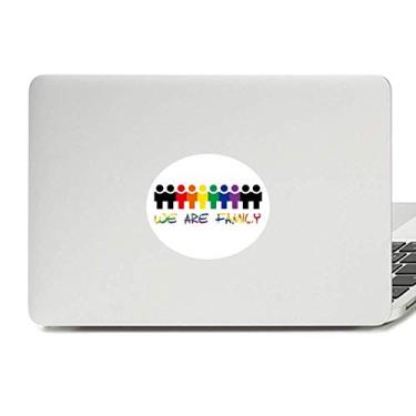 Imagem de LGBT Adesivo de vinil com a bandeira do arco-íris We are Family, adesivo para notebook