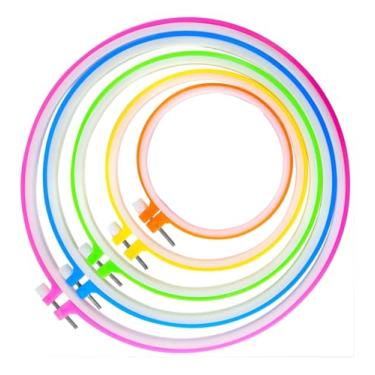 Imagem de Kit Bastidores de Plástico para Bordado e Costura, 5 Peças Circulares Multicoloridas, com Parafuso de Ajuste Metálico, Ideal para Artesanato e Ponto Cruz